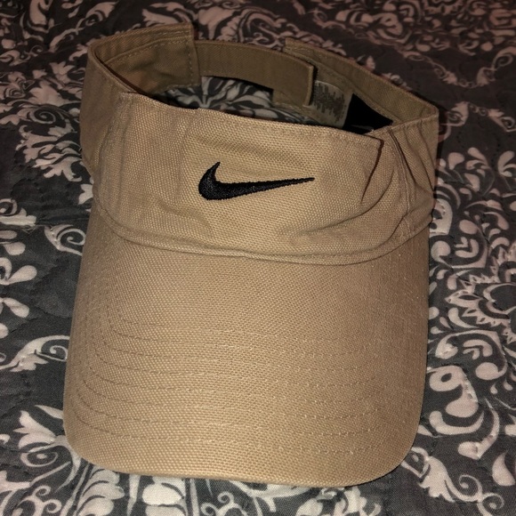 Nike Accessories - Nike Women’s Khaki visor